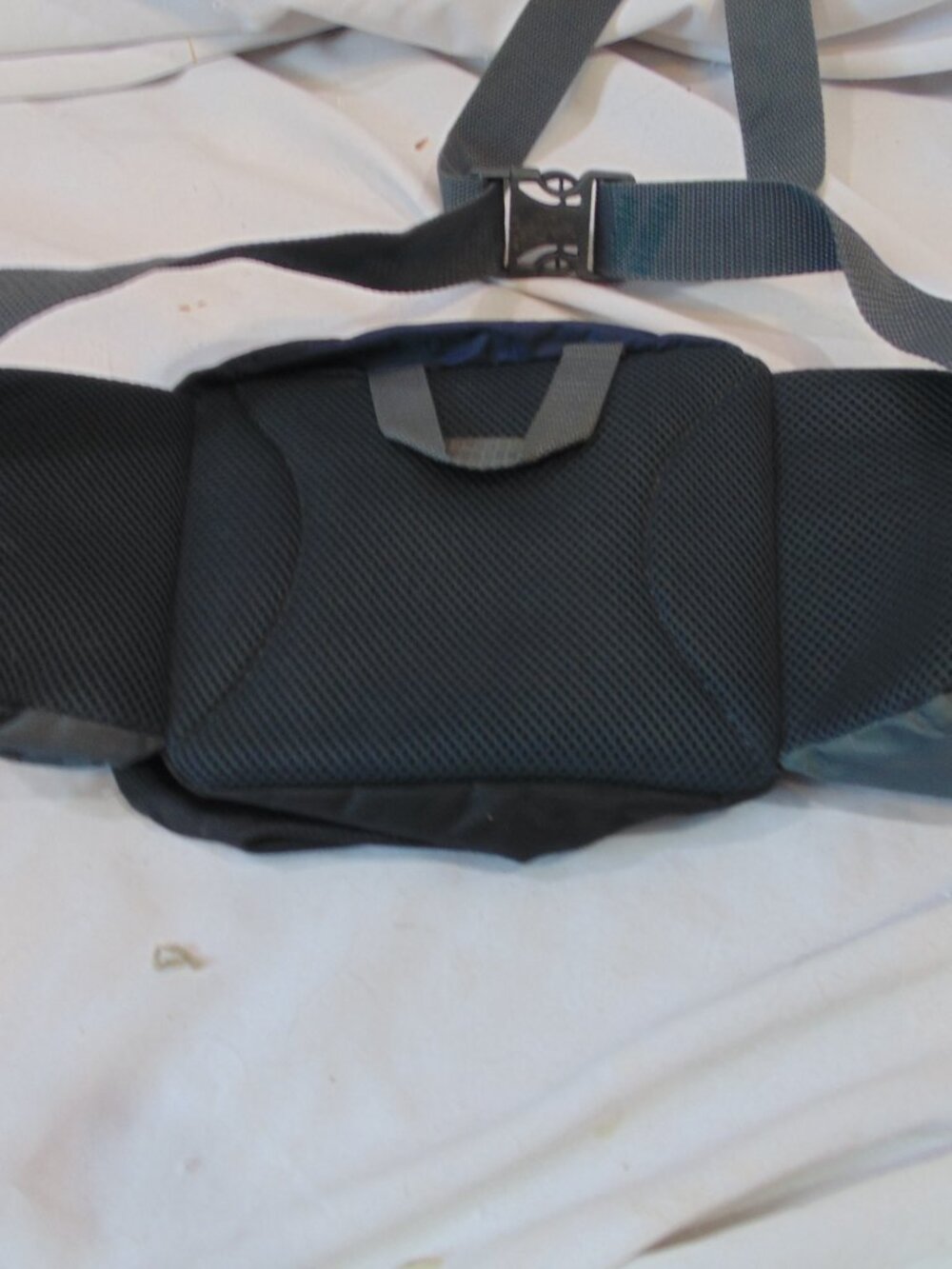 Outdoor Products Mojave 8.0 fanny pack with side water bottle holders - Picture 4 of 5
